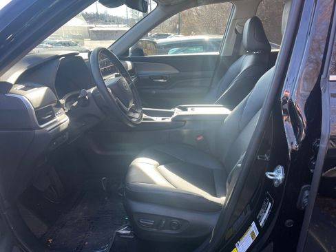 Used 2025 Toyota Grand Highlander XLE image 23