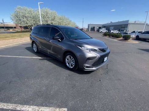 Used 2021 Toyota Sienna XSE w/ XSE Plus Package image 9