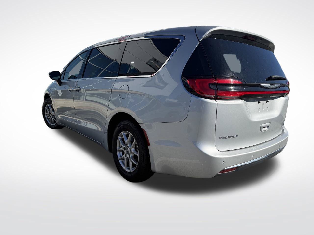 Used 2024 Chrysler Pacifica Touring-L FWD image 7