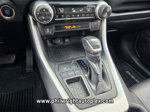 Used 2019 Toyota RAV4 XLE Premium image 25