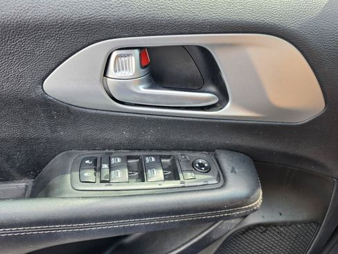 Used 2019 Chrysler Pacifica Touring-L Plus w/ Advanced Safetytec Group FWD image 17