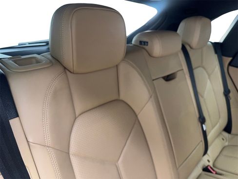 Used 2018 Porsche Macan image 39