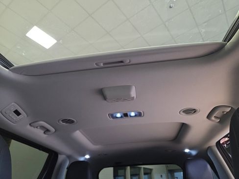 Used 2025 Kia Carnival SX image 13