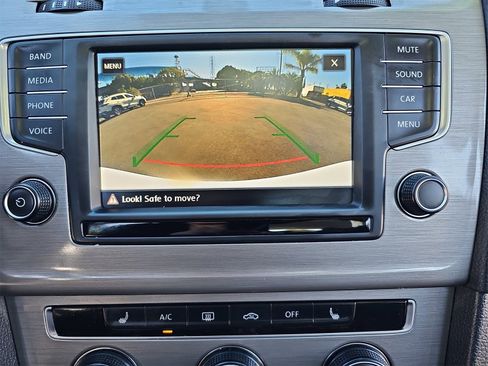 Used 2017 Volkswagen Golf Wolfsburg Edition image 22