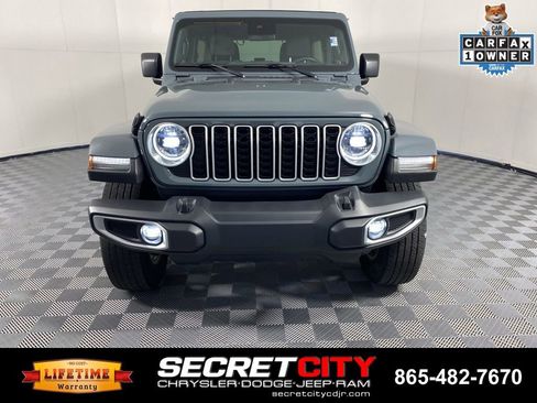 Used 2024 Jeep Wrangler Unlimited Sahara w/ Safety Group AWD/4WD image 2