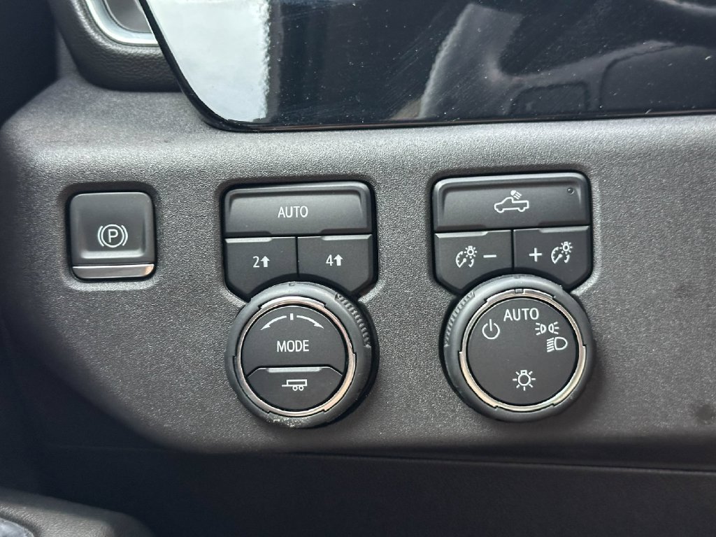 Used 2024 Chevrolet Silverado 1500 LT AWD/4WD image 34