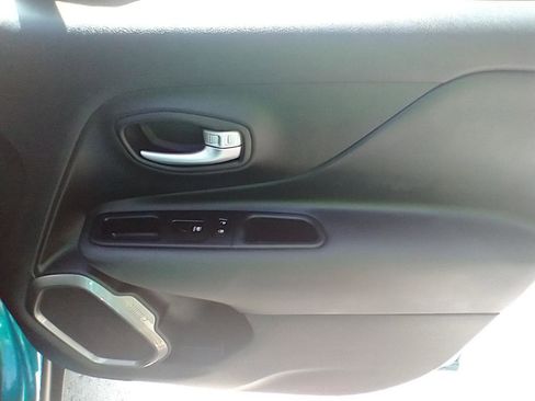 Used 2022 Jeep Renegade Limited AWD/4WD image 13