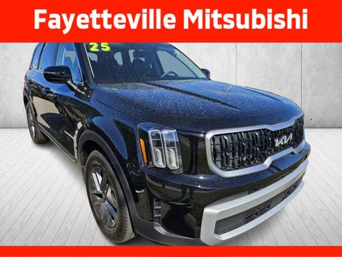 Used 2025 Kia Telluride LX image 2
