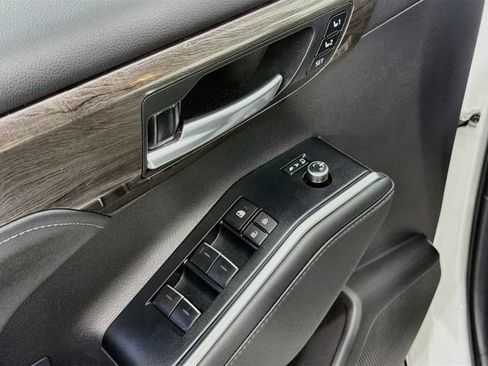 Used 2024 Toyota Highlander Platinum AWD/4WD image 18