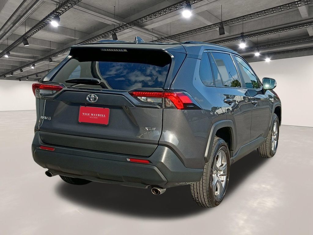 Used 2025 Toyota RAV4 XLE FWD image 16