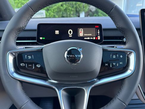 New 2025 Volvo EX90 Plus image 24
