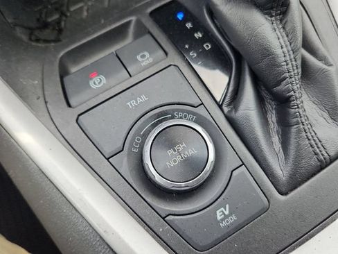 Used 2022 Toyota RAV4 LE AWD/4WD image 31