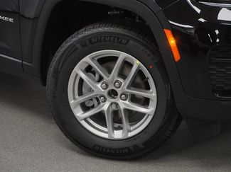 New 2026 Jeep Grand Cherokee Laredo AWD/4WD video 3