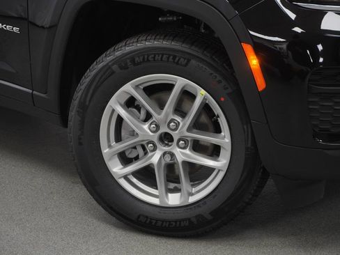 New 2026 Jeep Grand Cherokee Laredo AWD/4WD image 3
