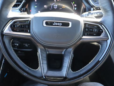 Used 2022 Jeep Grand Cherokee Overland w/ Advanced Protech Group III image 34