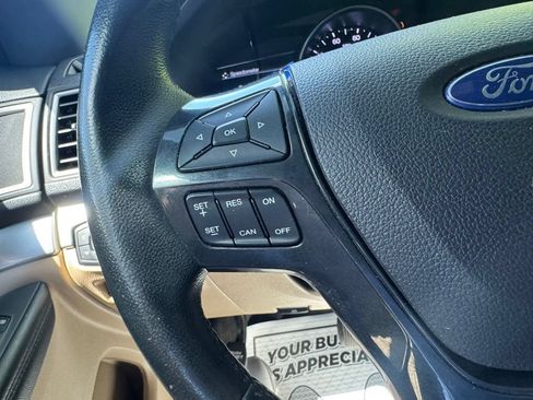 Used 2017 Ford Explorer XLT w/ Equipment Group 202A FWD image 22