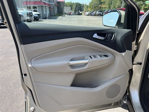 Used 2017 Ford Escape SE w/ SE Leather Comfort Package AWD/4WD image 17
