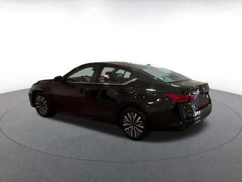 Used 2026 Nissan Altima 2.5 SV FWD image 8