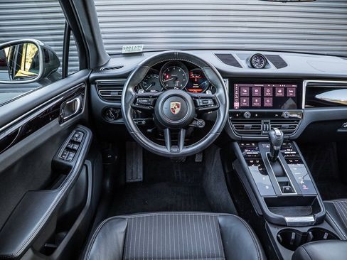 Used 2023 Porsche Macan Turbo image 12