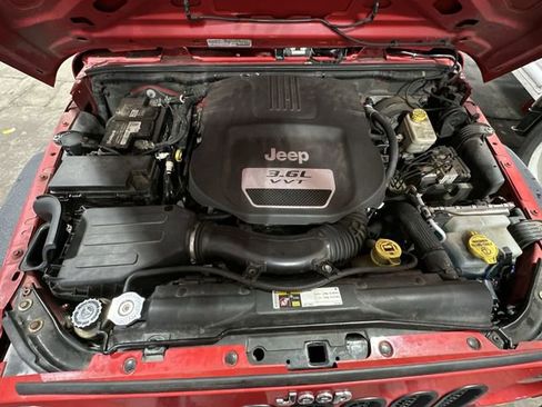 Used 2014 Jeep Wrangler Unlimited Sport image 21