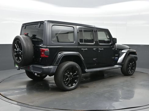 Used 2021 Jeep Wrangler Unlimited Sahara w/ Cold Weather Group AWD/4WD image 8