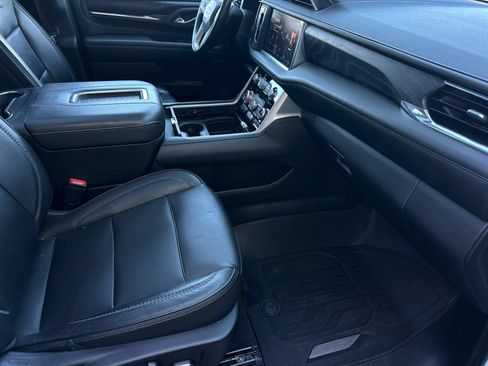 Used 2022 GMC Yukon XL Denali AWD/4WD image 15