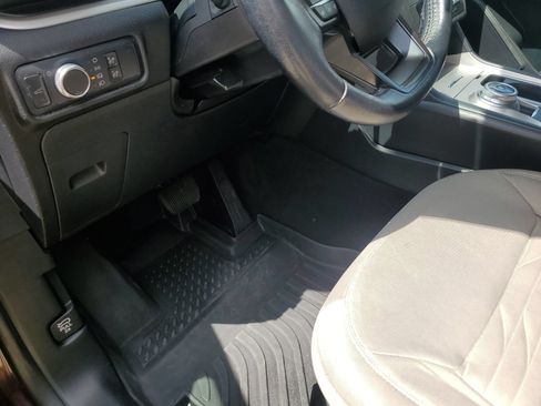 Used 2020 Ford Explorer XLT AWD/4WD image 25