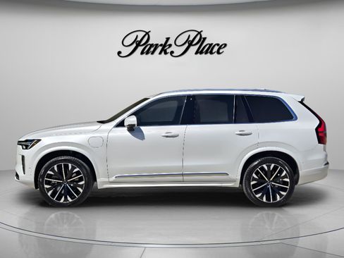 New 2026 Volvo XC90 T8 Plus w/ Protection Package Premier image 2
