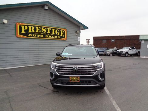 Used 2025 Volkswagen Atlas SE AWD/4WD image 2