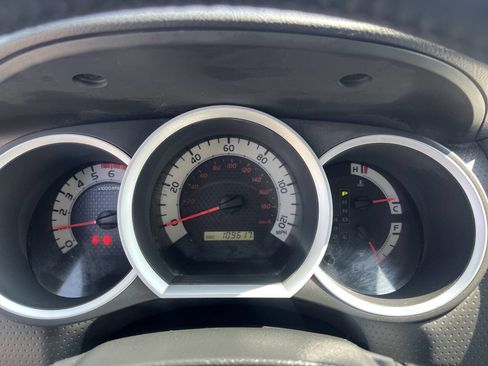 Used 2015 Toyota Tacoma PreRunner w/ TRD Sport Package RWD image 32