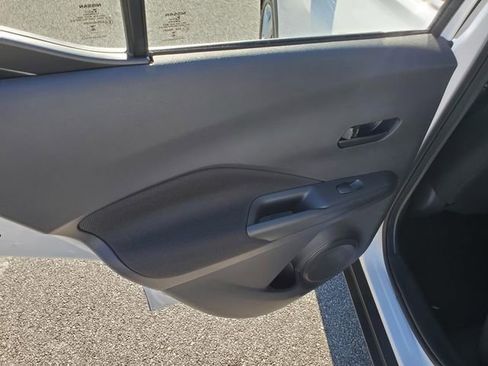 Certified 2025 Nissan Kicks Play S image 12