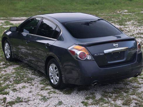 Used 2011 Nissan Altima 2.5 S w/ Special Edition Pkg FWD image 5