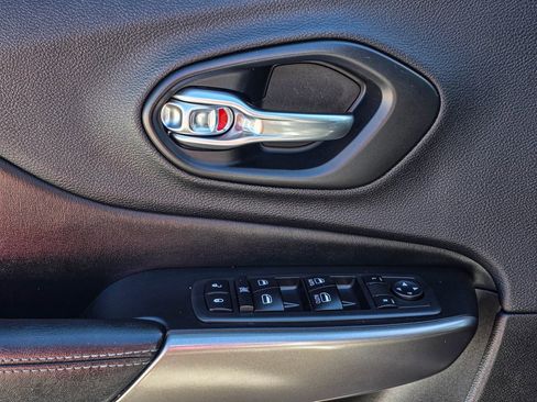 Used 2019 Jeep Cherokee Latitude Plus image 13