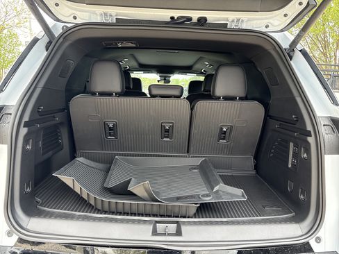 New 2026 Chevrolet Traverse High Country w/ LPO, Floor Liner Package AWD/4WD image 15