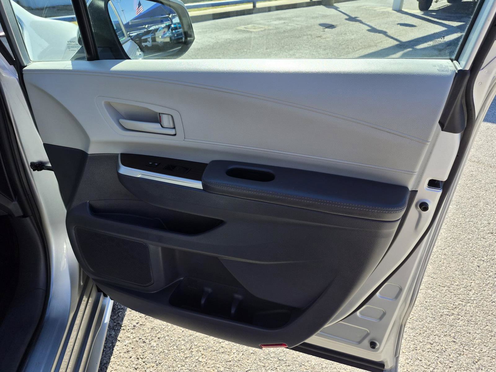 Used 2022 Toyota Sienna LE FWD image 10