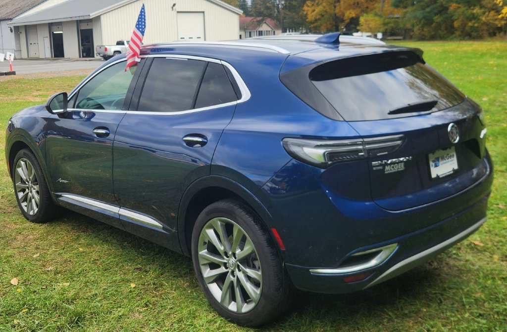 Used 2022 Buick Envision Avenir w/ Technology Package II AWD/4WD image 8
