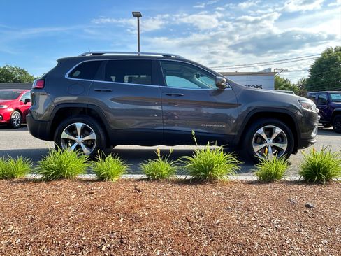 Used 2019 Jeep Cherokee Limited w/ Luxury Group AWD/4WD image 13