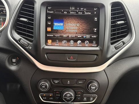 Used 2017 Jeep Cherokee Limited FWD image 21