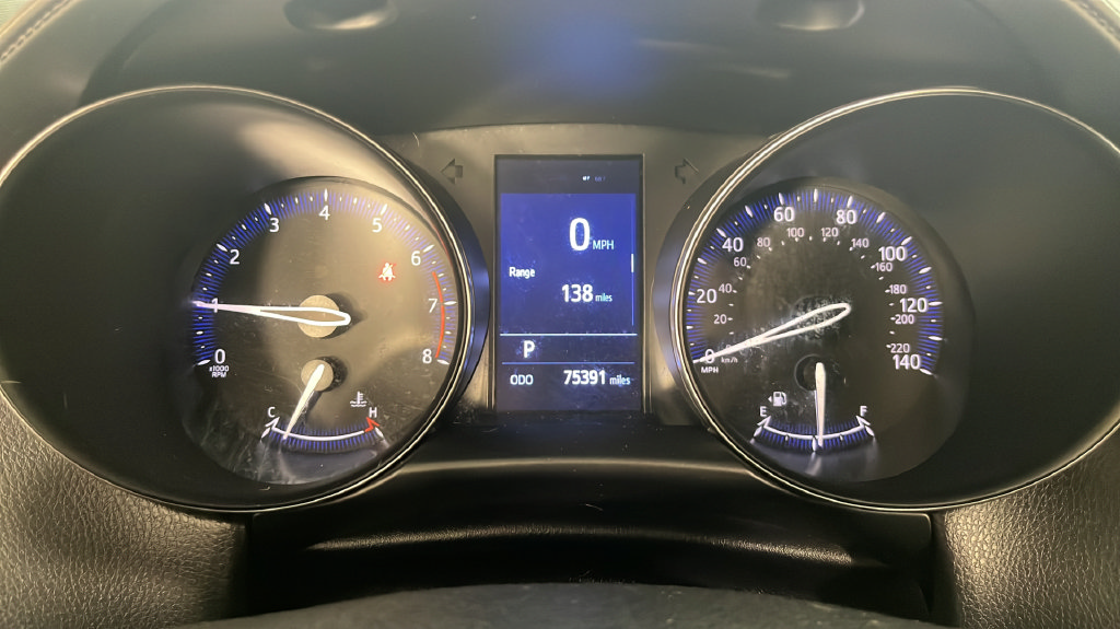 Used 2019 Toyota C-HR LE FWD image 22