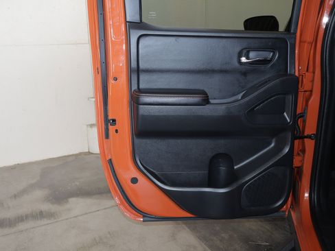 Used 2025 Nissan Frontier PRO-4X AWD/4WD image 38