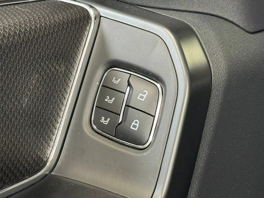 Used 2025 Ford F150 Raptor AWD/4WD image 13