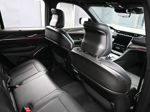 Used 2024 Jeep Grand Cherokee Overland w/ Luxury Tech Group IV image 50