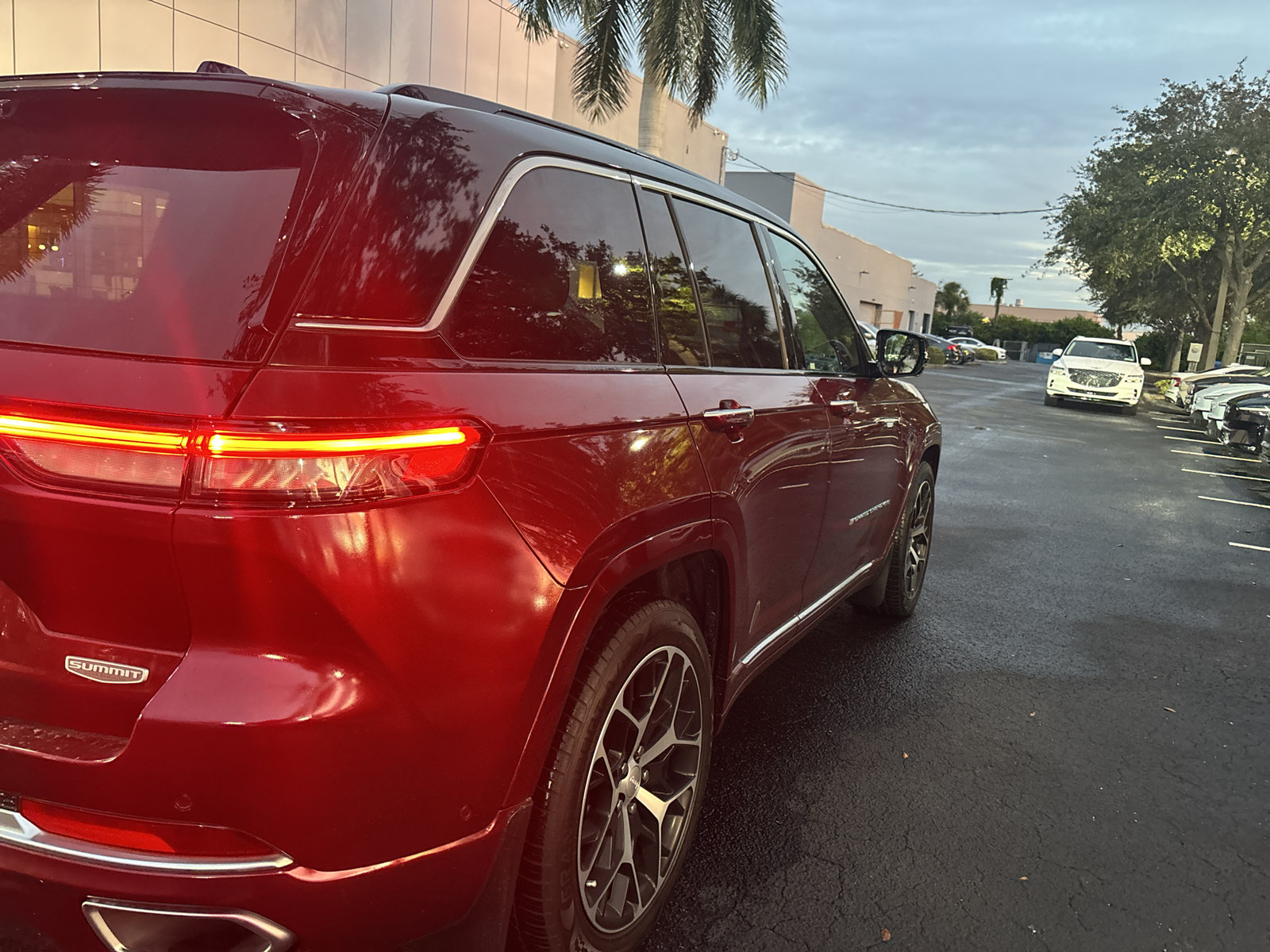Used 2024 Jeep Grand Cherokee Summit AWD/4WD image 8