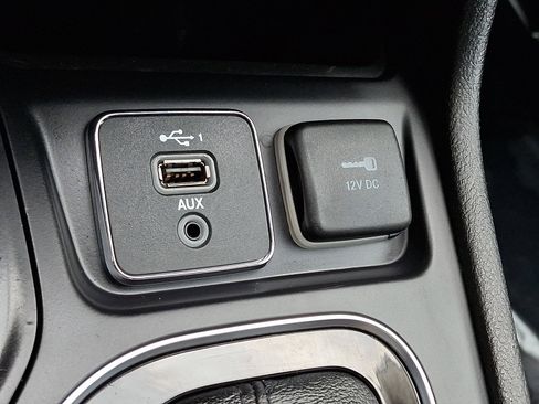 Used 2019 Jeep Cherokee Limited image 25