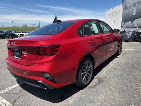 Certified 2023 Kia Forte LXS FWD image 5