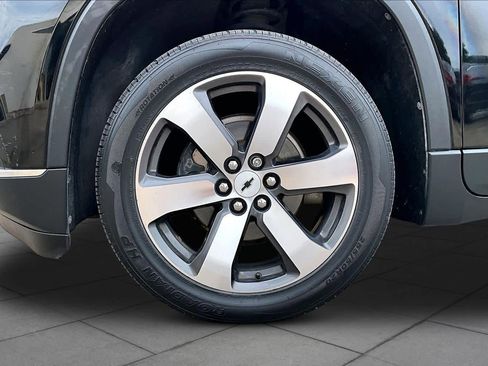 Used 2018 Chevrolet Traverse LT FWD image 11