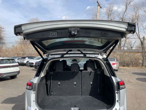 Used 2025 Nissan Pathfinder SV image 30