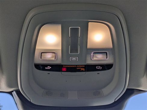 Used 2023 Volvo XC60 B5 Ultimate w/ Climate Package image 23