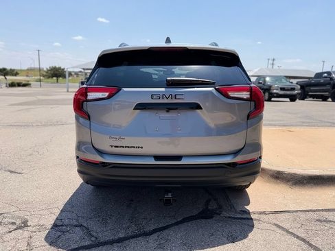 Used 2023 GMC Terrain SLE w/ Driver Convenience Package FWD image 5