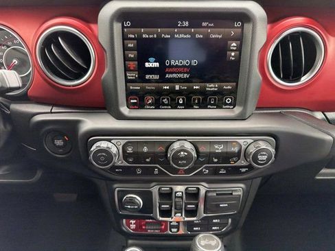 Used 2022 Jeep Wrangler Unlimited Rubicon w/ Xtreme Recon 35" Tire Package AWD/4WD image 27